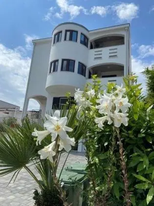 Apart Daire (Mirja - 50 m from beach - A4(2+2))