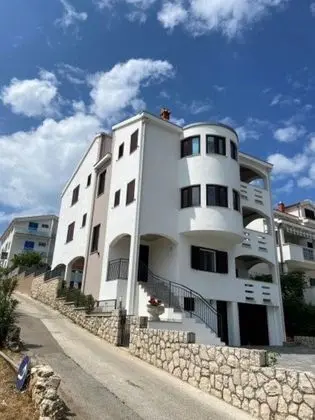Apart Daire (Mirja - 50 m from beach - A4(2+2))