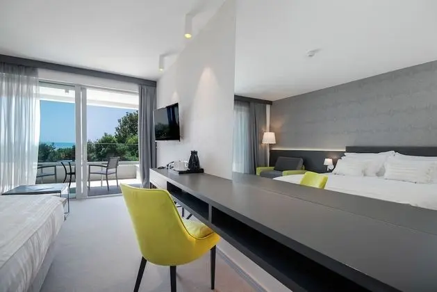 Tek Büyük Yataklı Oda, Kısmi Deniz Manzaralı