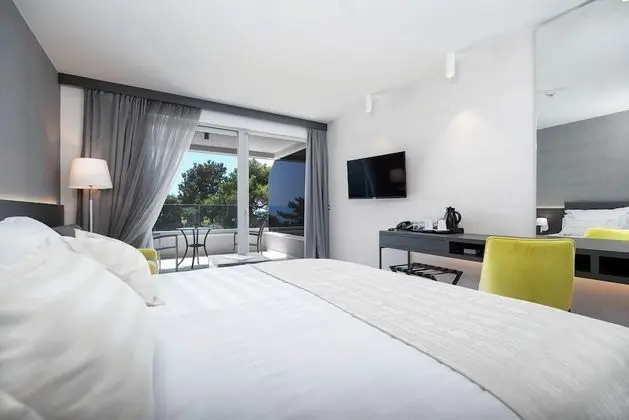 Tek Büyük Yataklı Oda, Kısmi Deniz Manzaralı