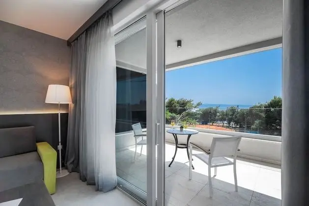 Tek Büyük Yataklı Oda, Kısmi Deniz Manzaralı