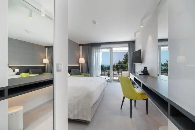 Tek Büyük Yataklı Oda, Kısmi Deniz Manzaralı