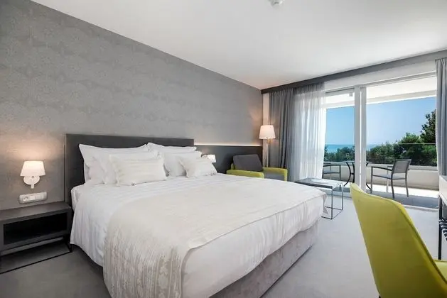 Tek Büyük Yataklı Oda, Kısmi Deniz Manzaralı