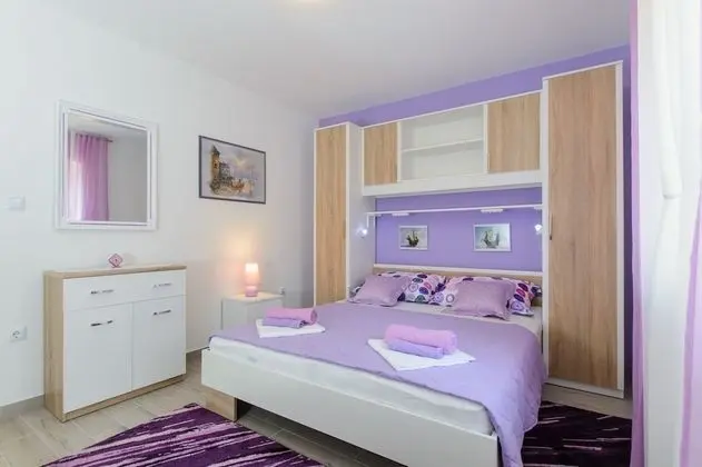 Ev (Mirjana - beautiful garden with barbe)