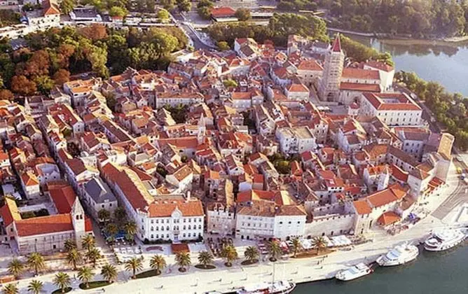 Ev (Mirjana - beautiful garden with barbe)