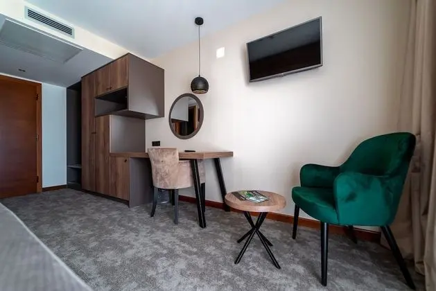 Deluxe Tek Büyük veya İki Ayrı Yataklı Oda, Balkon, Vadi Manzaralı