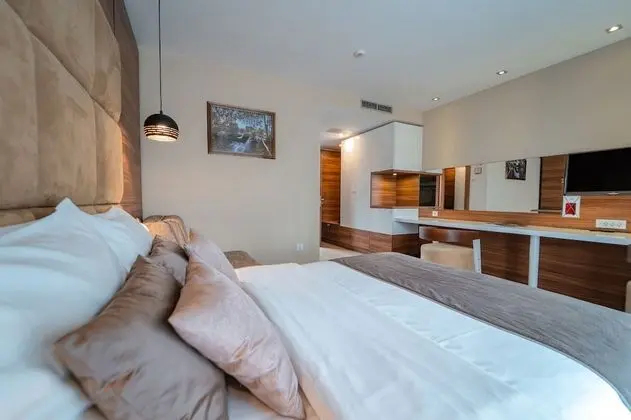 Deluxe Tek Büyük veya İki Ayrı Yataklı Oda, Balkon, Vadi Manzaralı