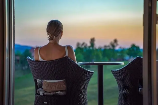 Deluxe Tek Büyük veya İki Ayrı Yataklı Oda, Balkon, Vadi Manzaralı