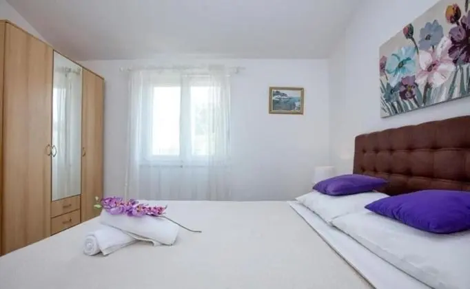 Ev (Mirka - with heated pool - H(8+2))