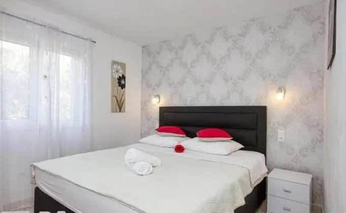 Ev (Mirka - with heated pool - H(8+2))