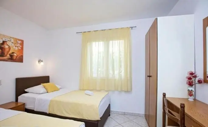 Ev (Mirka - with heated pool - H(8+2))