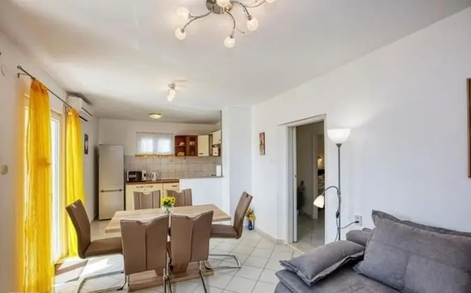 Ev (Mirka - with heated pool - H(8+2))