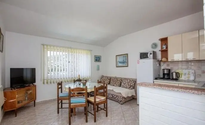 Ev (Mirka - with heated pool - H(8+2))