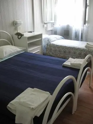Üç Kişilik Oda