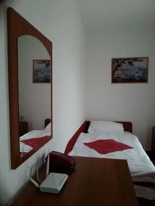 Üç Kişilik Oda