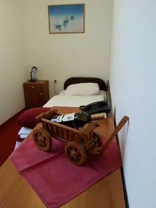 Üç Kişilik Oda