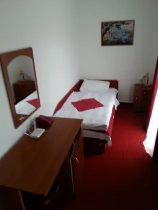 Üç Kişilik Oda