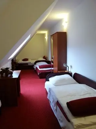 Üç Kişilik Oda