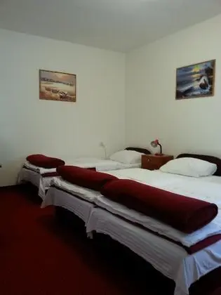 Üç Kişilik Oda