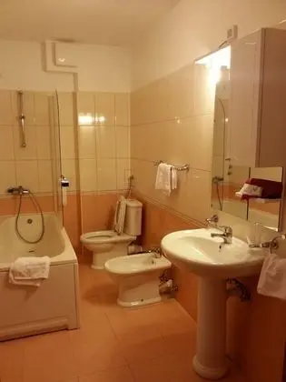 Üç Kişilik Oda