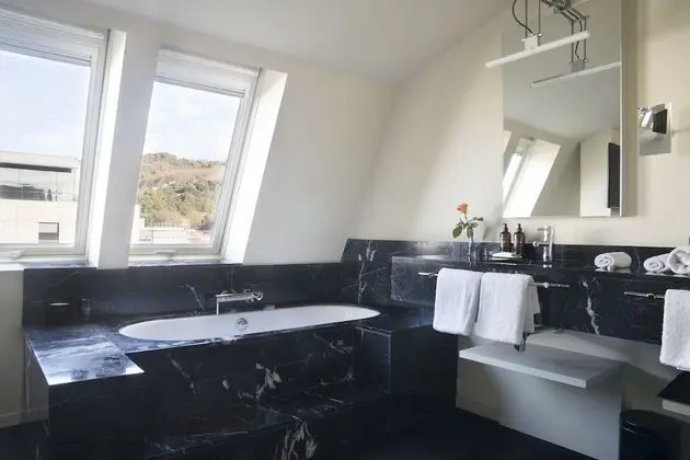 Master Suite Single