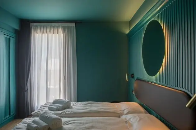 Tek Büyük veya İki Ayrı Yataklı Oda, Balkon