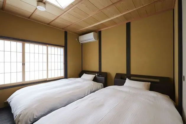 Ev (Private Vacation)