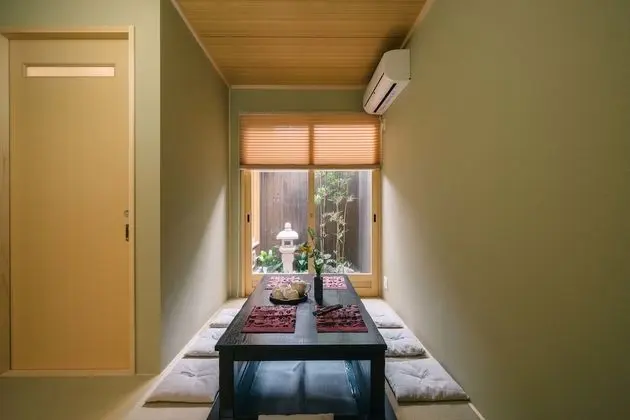 Ev (Private Vacation)