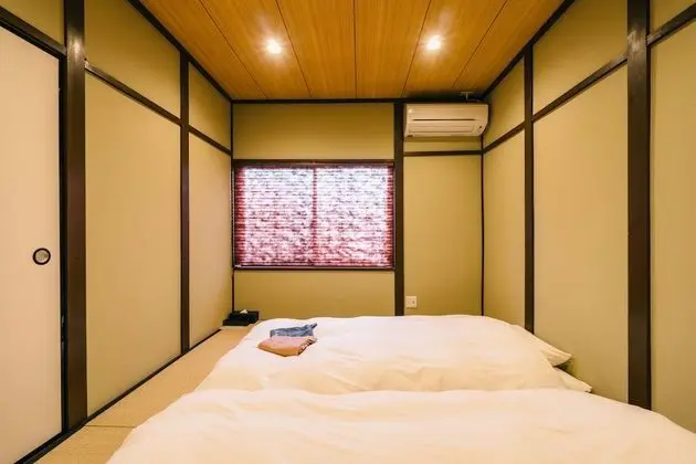 Ev (Private Vacation)