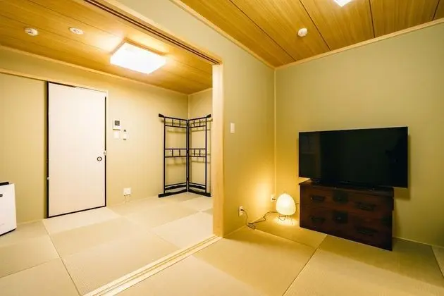 Ev (Private Vacation)