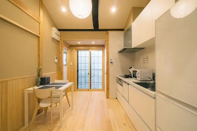 Ev (Private Vacation)