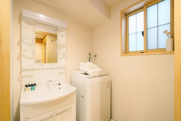 Ev (Private Vacation)