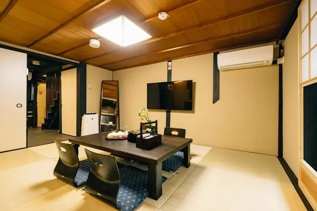 Ev (Private Vacation)