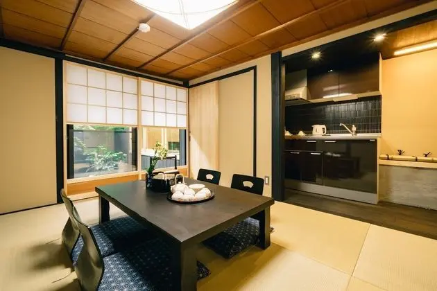 Ev (Private Vacation)