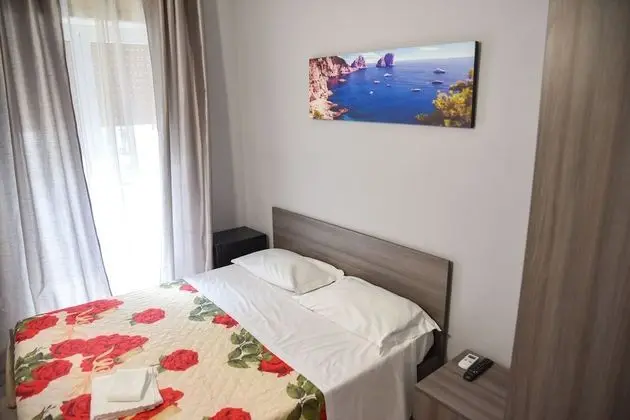 Büyük Yataklı Tek Kişilik Oda