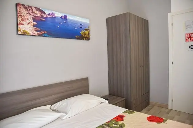 Büyük Yataklı Tek Kişilik Oda
