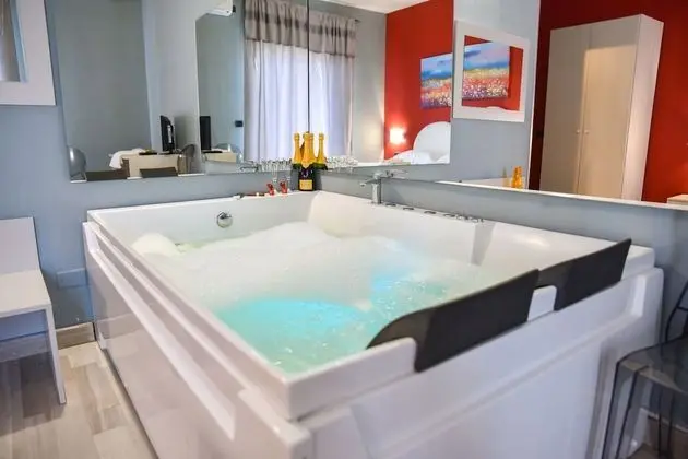 Deluxe Tek Büyük Yataklı Oda, Jakuzi, Şehir Manzaralı