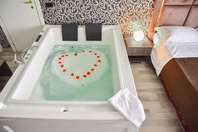 Deluxe Tek Büyük Yataklı Oda, Jakuzi, Şehir Manzaralı