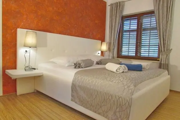 Dört Kişilik Oda (Quadruple Room with Terrace ( 1 ))