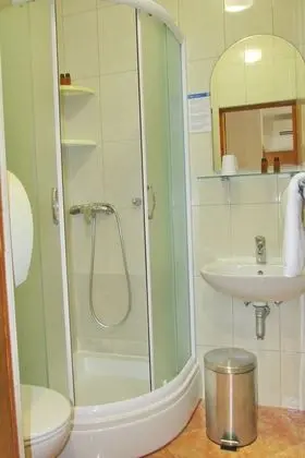 Dört Kişilik Oda (Quadruple Room with Terrace ( 1 ))