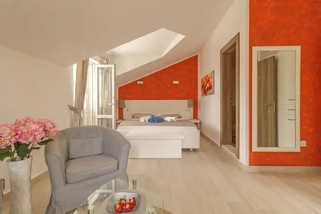 Üç Kişilik Oda (Comfort Triple Room with Balcony and )