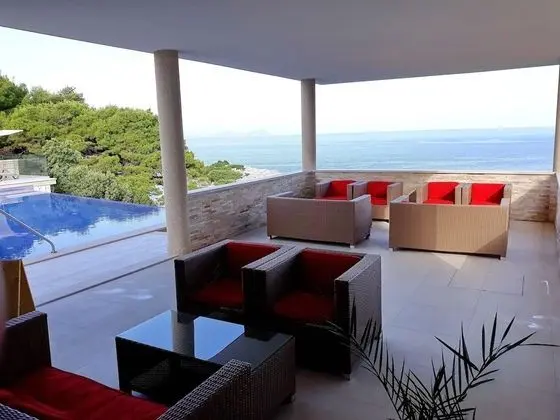 Üç Kişilik Oda (Comfort Triple Room with Balcony and )