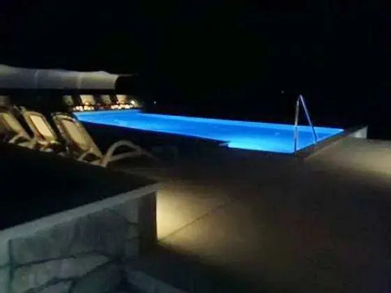 Üç Kişilik Oda (Comfort Triple Room with Balcony and )