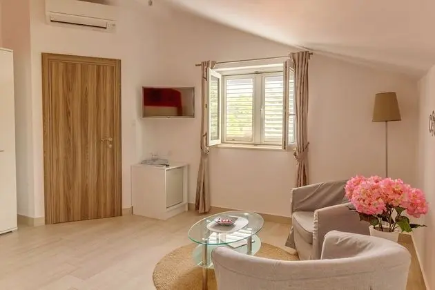 Üç Kişilik Oda (Superior Triple Room with Balcony and)