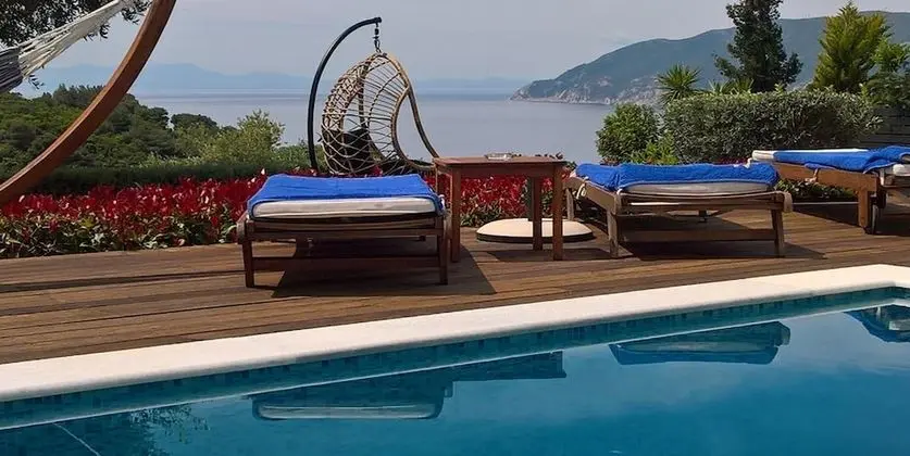 Villa (Mirothea)