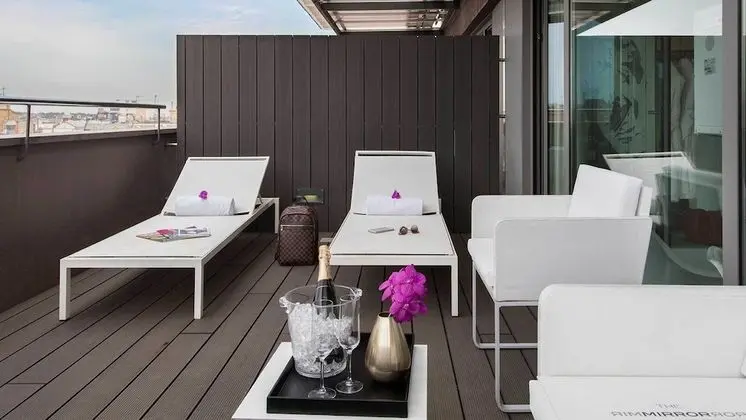 Premium Oda, Teras