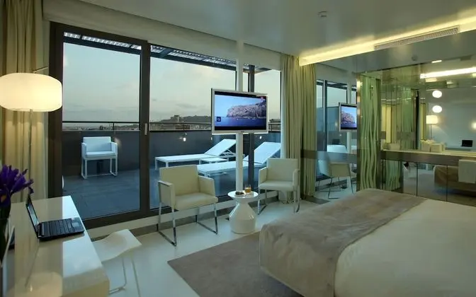 Premium Oda, Teras