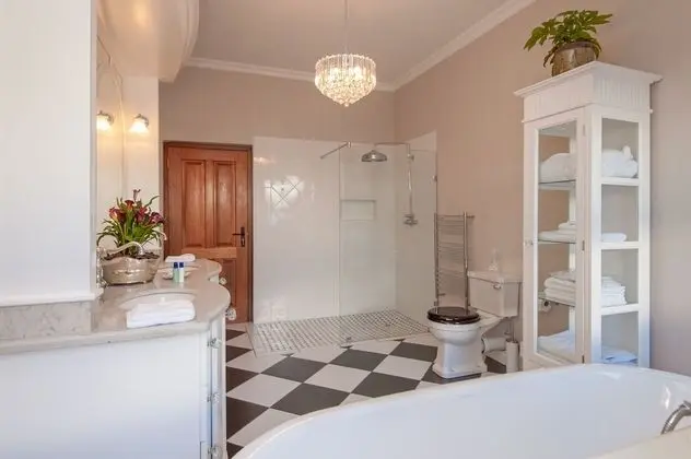 Superior Oda, 1 En Büyük (King) Boy Yatak, Sigara İçilmez, Bahçe Manzaralı