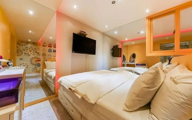 Oda (Special Room-Massage Bed Hard Drive-L)