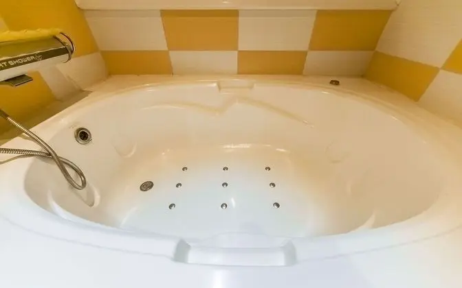 Oda (Special Room-Massage Bed Hard Drive-L)